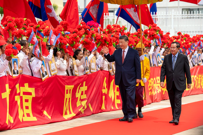 中国国家主席习近平圆满结束对柬埔寨国事访问 洪森率多位高官机场送行