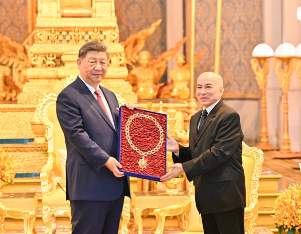 Cambodia's King Norodom Sihamoni Meets with Chinese President Xi Jinping