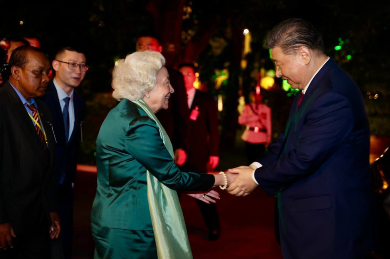 中国国家主席习近平会见柬埔寨太后：“中国就是你的第二个家，欢迎随时到中国来”