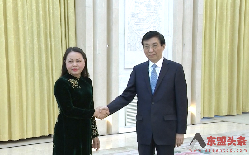 中共中央政治局常委、全国政协主席王沪宁会见越共中央委员、越南祖国阵线中央副主席兼秘书长阮氏秋荷