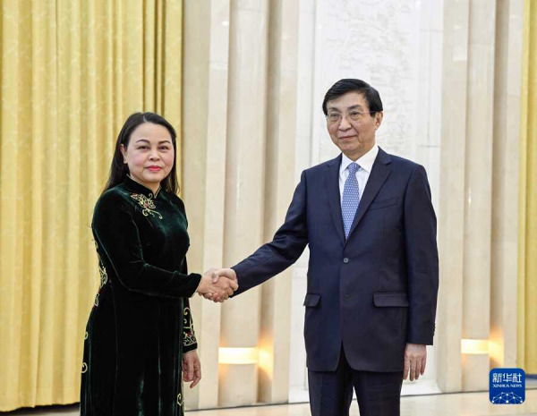 中国全国政协主席王沪宁会见越南祖国阵线中央副主席兼秘书长阮氏秋荷