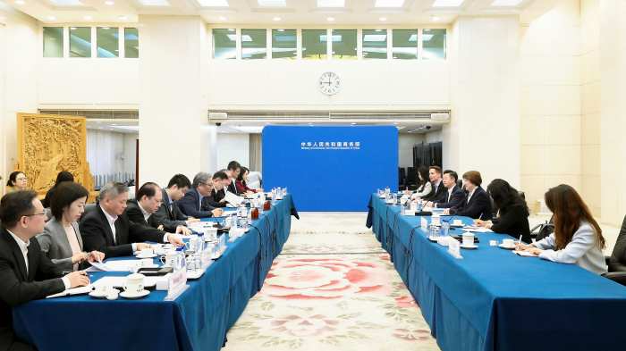 中国商务部长会见德国汽车工业协会主席 就汽车产业合作、欧盟对华电动汽车反补贴案进行交流
