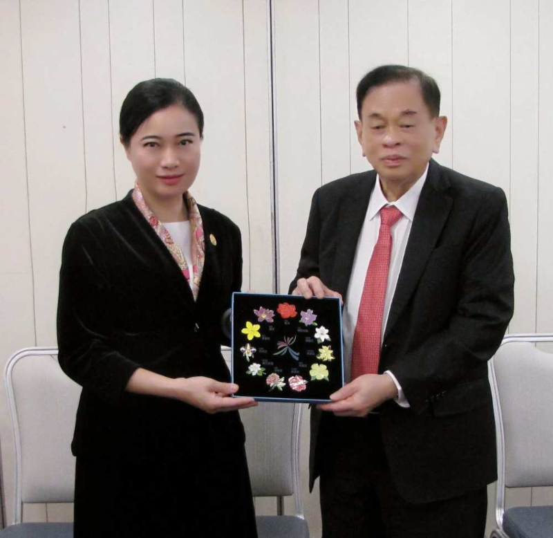 中国—东盟博览会秘书处秘书长韦朝晖拜会世界客属总商会总会长李金松