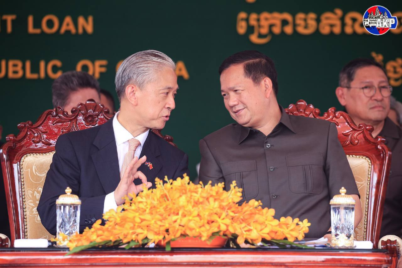 柬埔寨三条国家公路通车  柬埔寨首相洪玛奈与中国大使出席仪式 