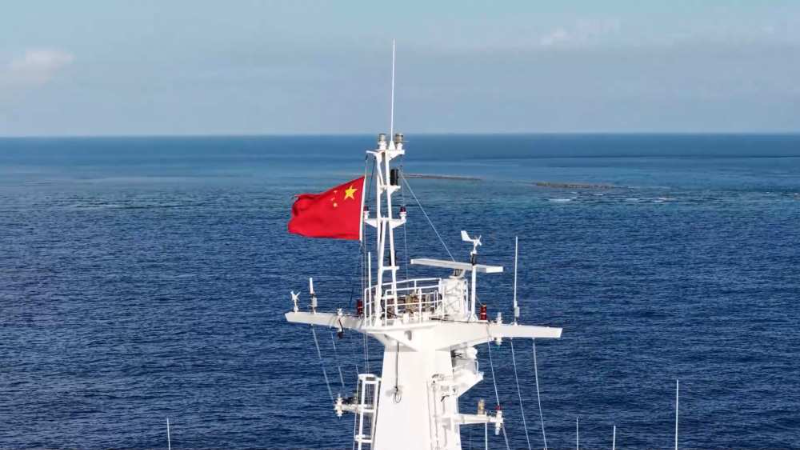 中国海警位中国黄岩岛领海及周边区域执法巡查