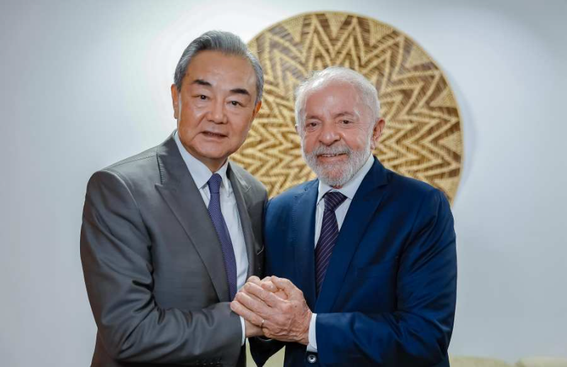 巴西总统卢拉会见中国外长 钦佩中方坚定有力反制“对等关税”