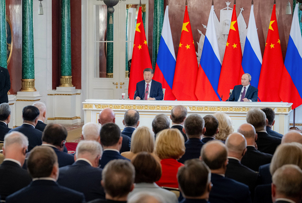 中国国家主席习近平同俄罗斯总统普京共同会见记者