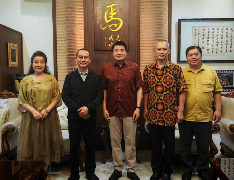 中国驻棉兰总领事张敏会见印尼巴淡慈光基金会会长、巴淡世界大学校董黄如在