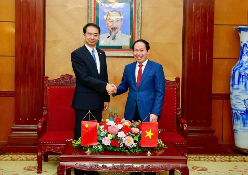 中国驻越南大使何炜会见越南海防市委书记黎进洲