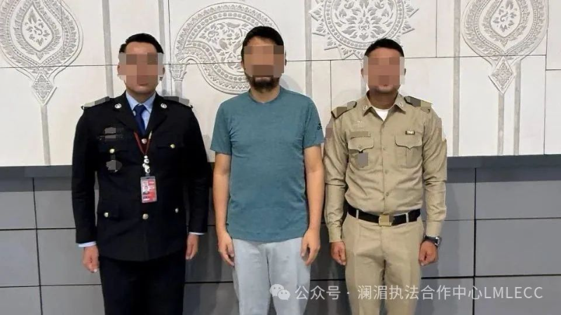 柬埔寨警方向中国警方移交两名逃犯