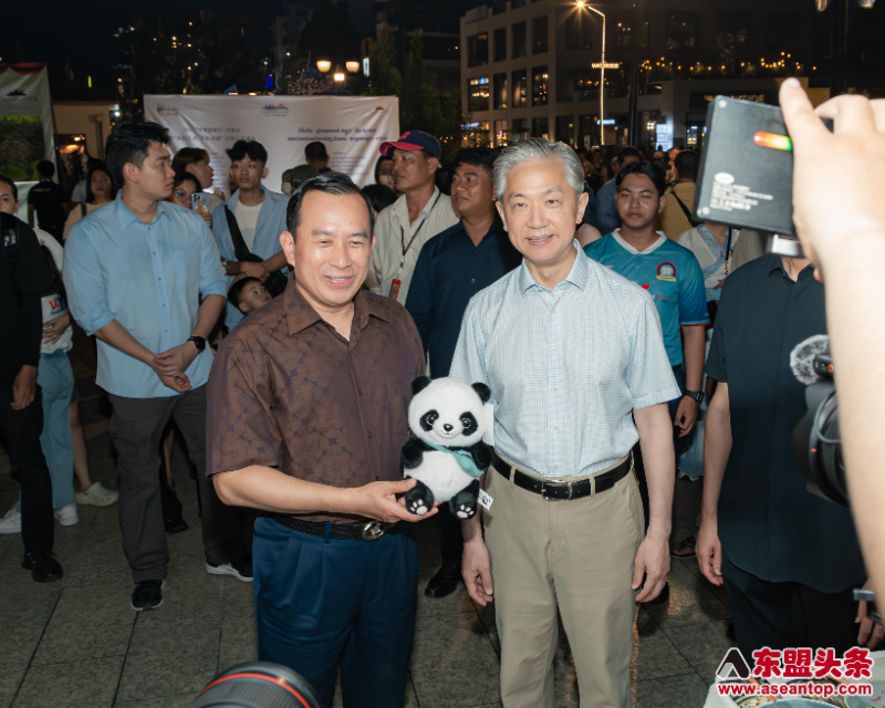 “中柬旅游年-水韵江苏”快闪活动在金边步行街举办  中国驻柬大使与柬旅游部大臣亲临现场