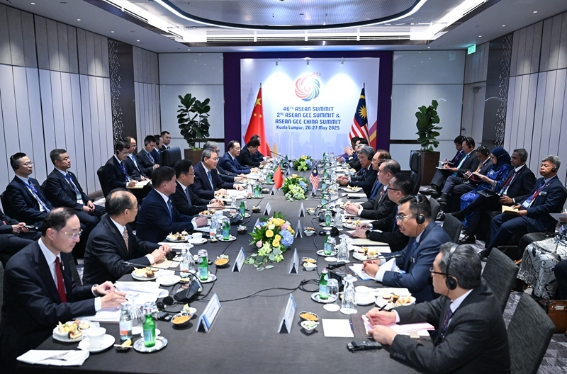 中国总理李强会见马来西亚总理安瓦尔 携手应对全球性挑战