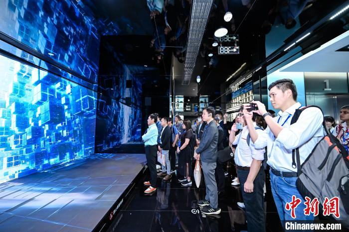 东盟7国代表赴广西参加“人工智能+”产业研修