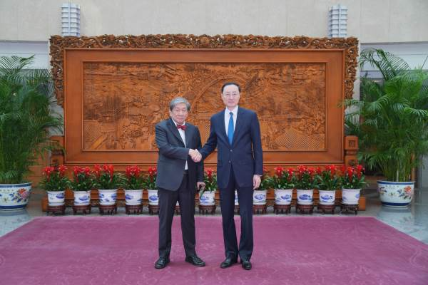 中国外交部副部长孙卫东会见泰国总理首席顾问攀萨