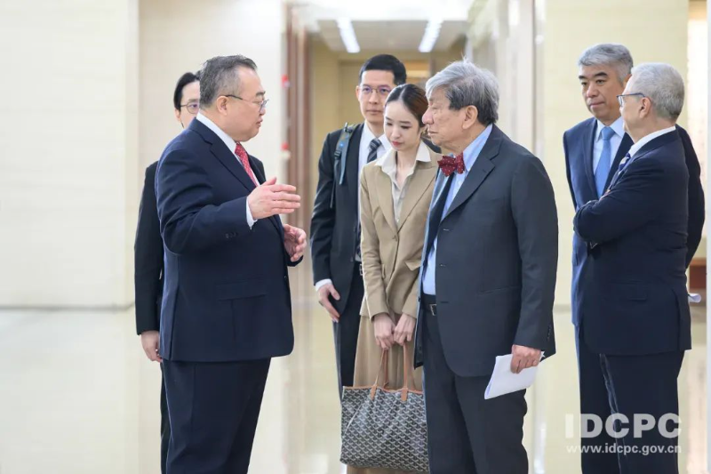 中共中央对外联络部部长刘建超会见泰国总理首席顾问攀萨