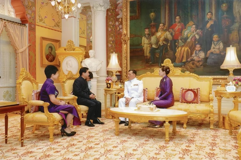 中国驻泰国大使韩志强夫妇辞行拜会泰国国王和王后