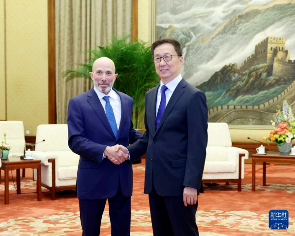 中国国家副主席韩正会见中美高级别二轨对话美方代表团
