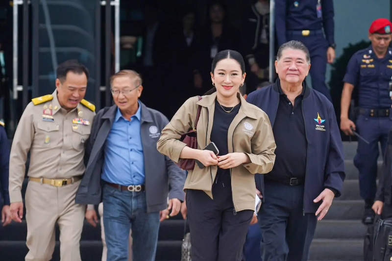 泰国总理佩通坦与三位政府高官视察泰柬边境 