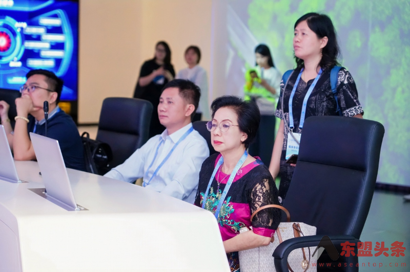 东盟华文媒体人感受广西数字经济高质量发展