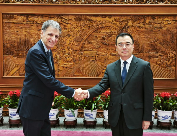 ​中国外交部部长助理刘彬会见以色列新任驻华大使贝以理