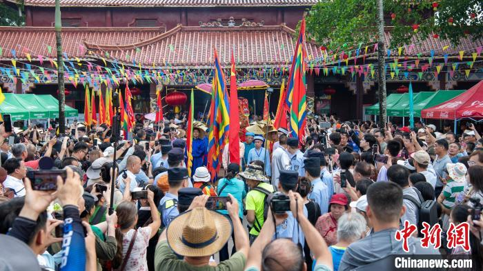 中越民众边境共庆京族传统盛典“哈节”