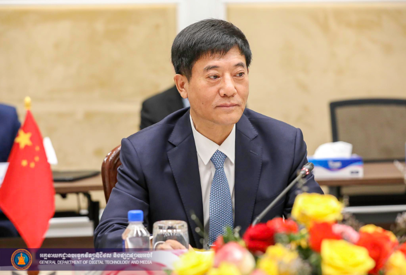 中国公安部部长助理刘忠义与柬埔寨内政部国务秘书和柬埔寨国家警察总署副总监进行工作会谈