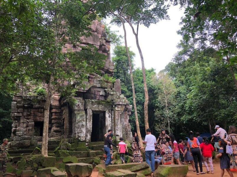 柬泰边境寺庙因游客身穿国旗装引发争执 柬埔寨国防部严正回应主权问题