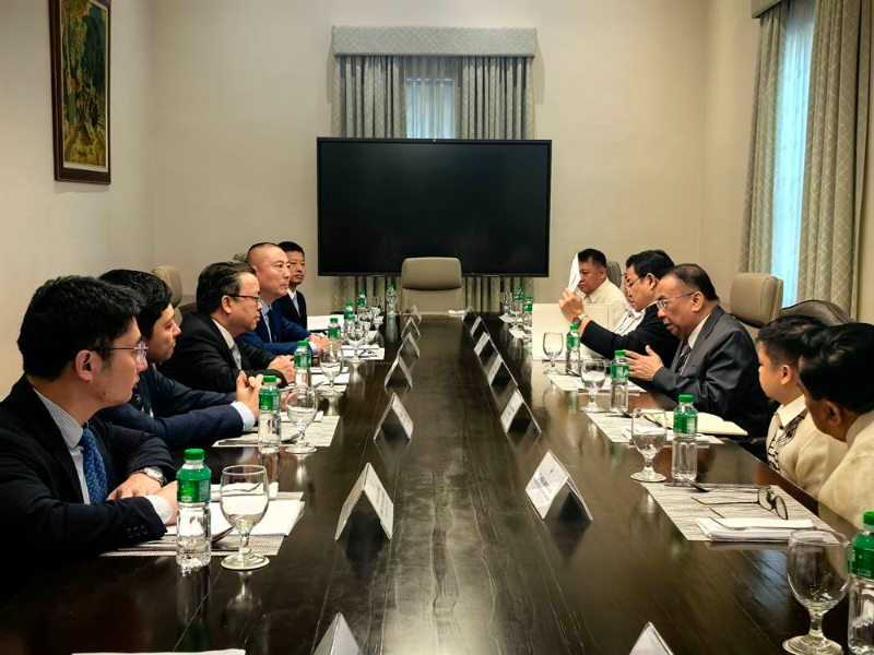 中国驻菲律宾大使黄溪连会见菲律宾文官长、总统反有组织犯罪委员会主席贝萨明