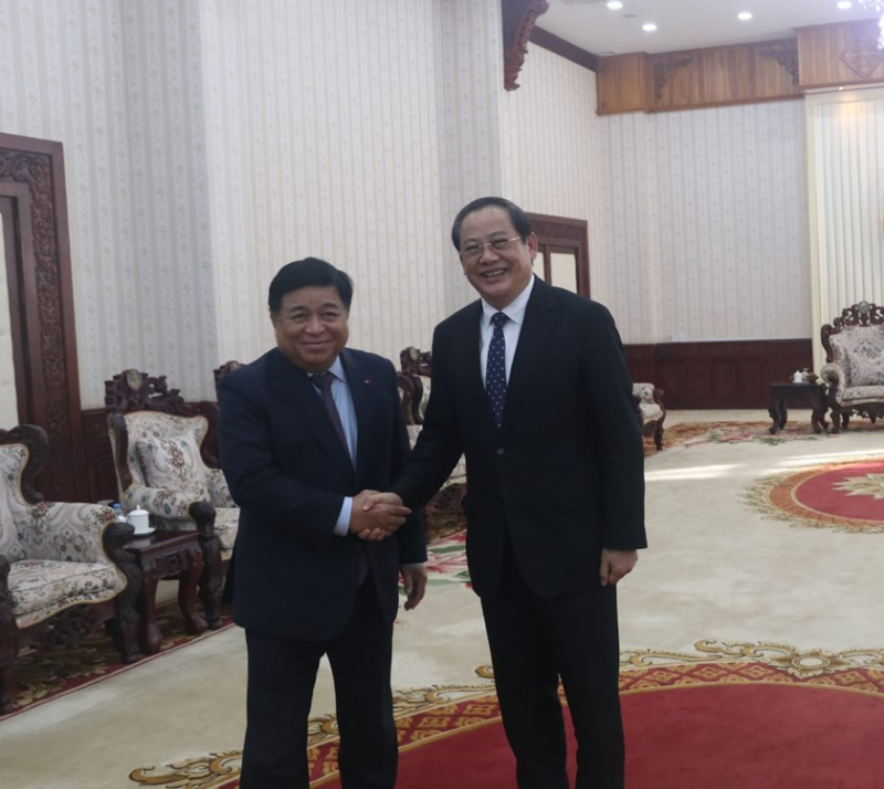 老挝总理会见越南副总理 共商深化双边合作新举措