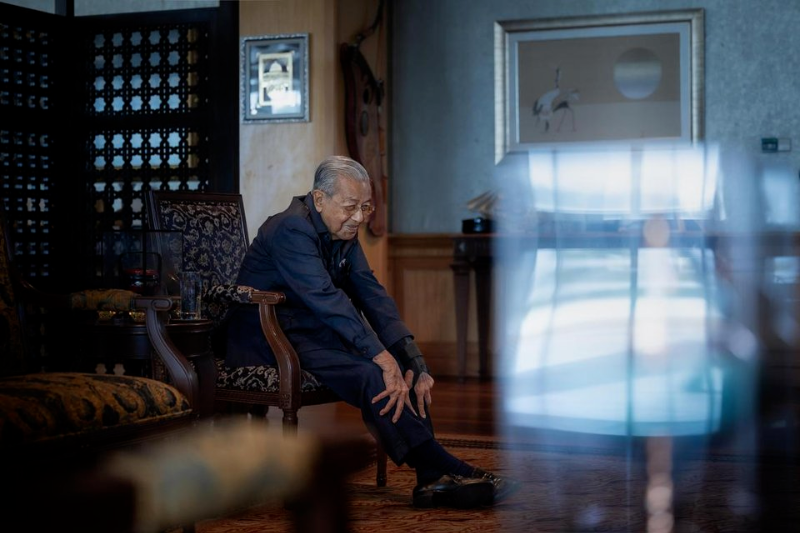 马来西亚百岁前总理马哈蒂尔因疲劳住院