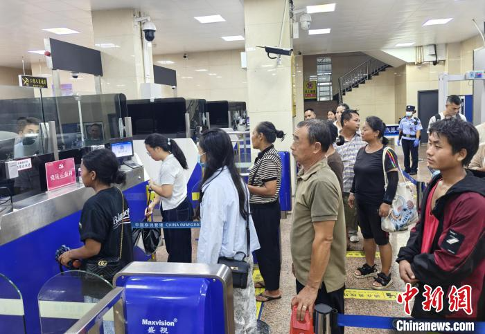 中缅边境勐啊口岸出入境人流上升 流量突破100万人次