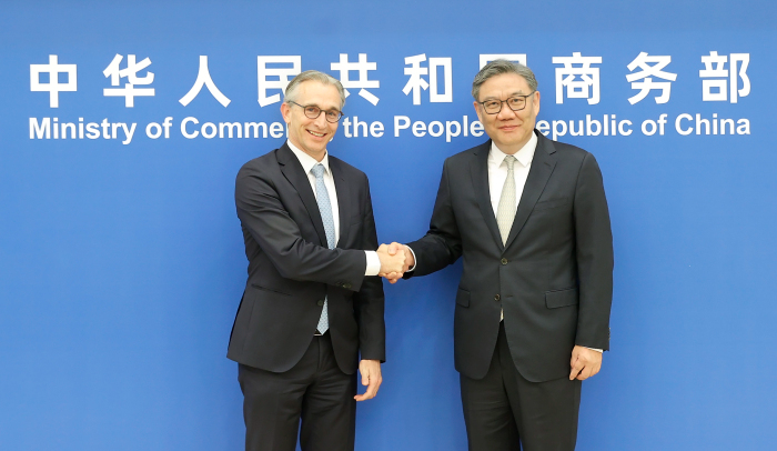 中国商务部部长会见飞利浦CEO 双方就飞利浦对华合作、政府采购等议题进行交流