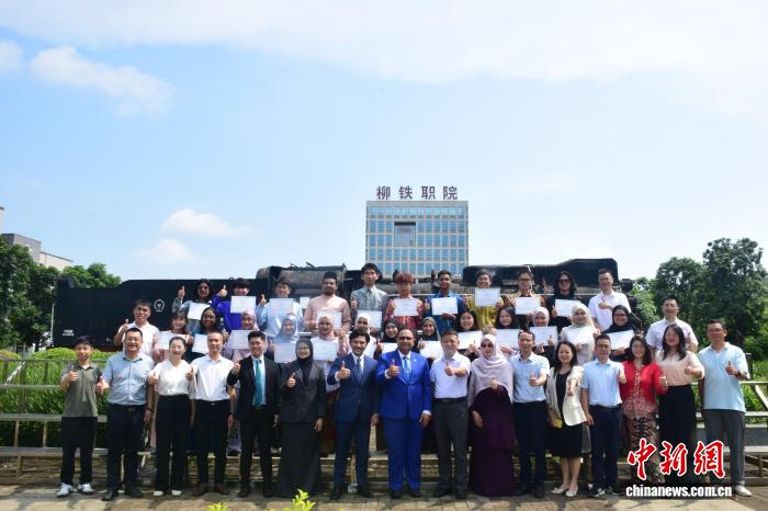 25名马来西亚留学生广西学技能 盼回国为马东铁路建设做贡献