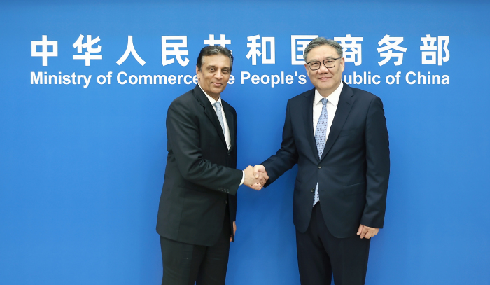 中国商务部长会见美中贸易全国委员会董事会代表团 双方仍互为重要经贸伙伴，“脱钩断链”行不通