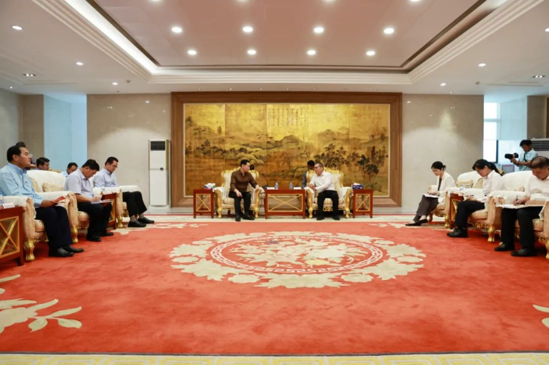 柬埔寨矿产能源部大臣高洛达那到西哈努克港经济特区现场办公