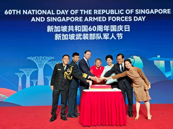 中国外交部副部长孙卫东出席新加坡建国60周年暨武装部队军人节招待会