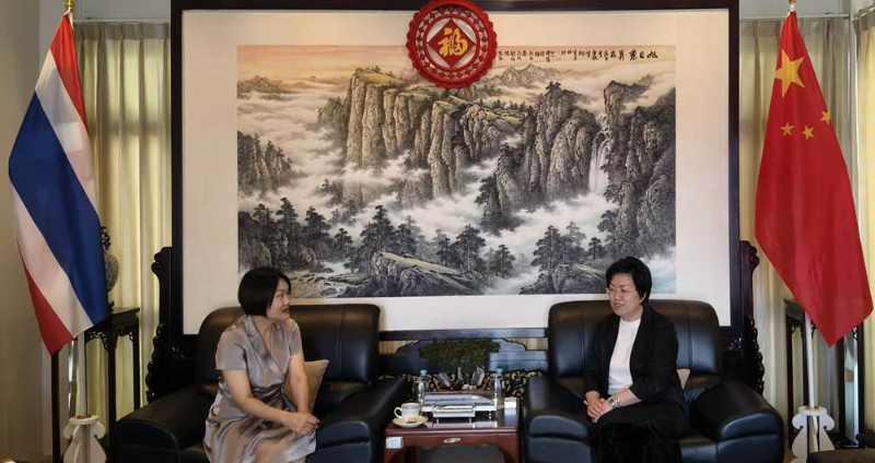中国驻孔敬总领事刘红梅会见泰国孔敬大学孔子学院新任中方院长涂敏