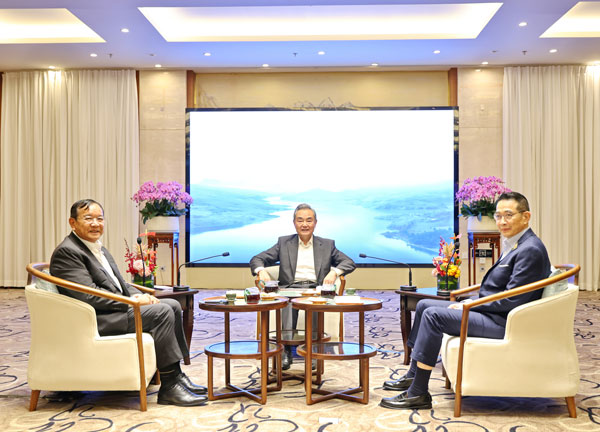 中柬泰三国外长在安宁茶叙 就柬泰边境冲突进行友好坦诚沟通