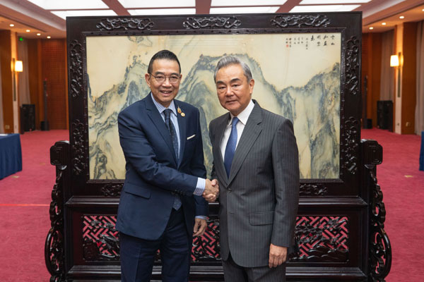 中国外长王毅会见泰国外长玛里 双方就泰柬边境局势交换意见