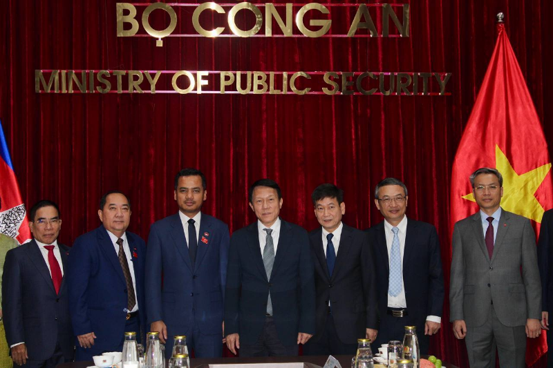 柬埔寨副首相韶索卡出席越南公安80周年庆典 深化与越老执法合作