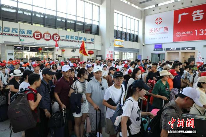 中越跨境游火热 云南铁路河口北站发送越南旅客同比增75%