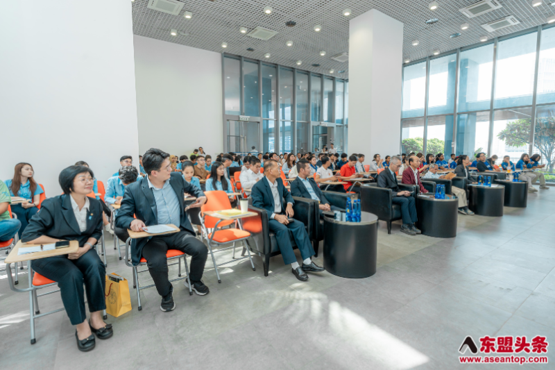 2025金边医学跨领域教育工商座谈会隆重举行 聚焦AI与跨领域合作
