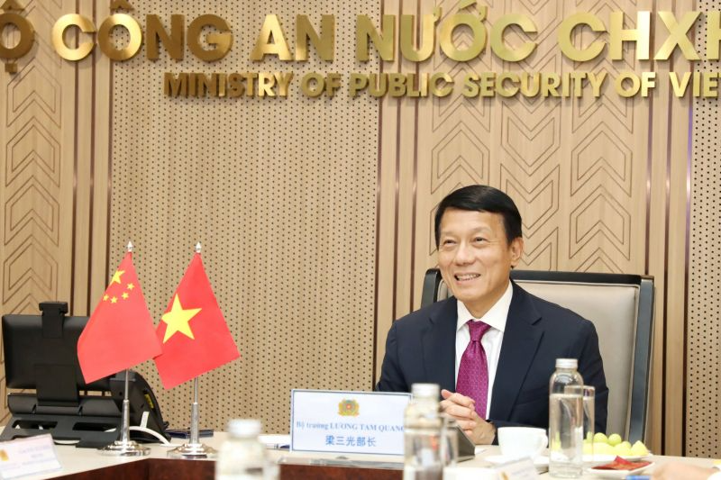 中国公安部长王小洪同越南公安部部长梁三光视频通话 祝贺越南人民公安队伍成立80周年