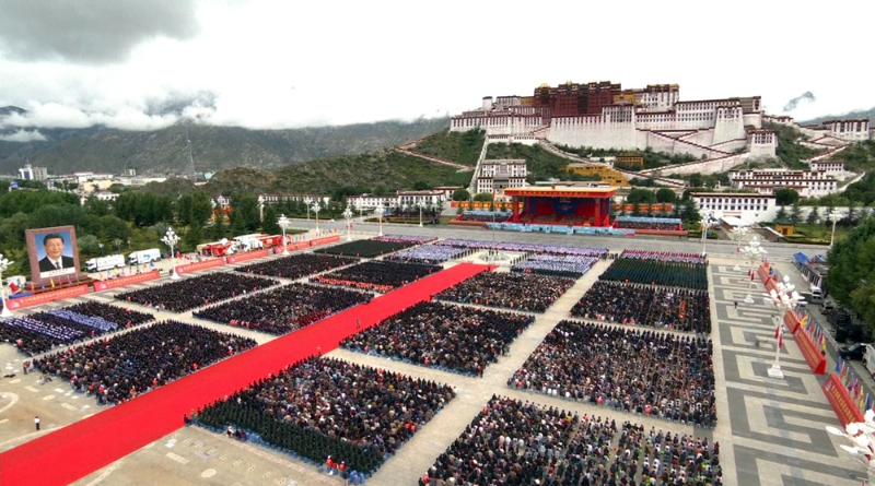 西藏自治区成立60周年庆祝大会隆重举行 习近平出席大会