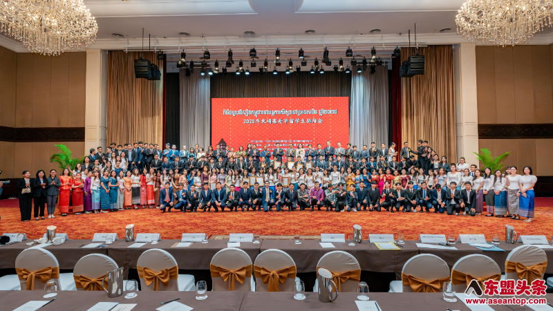 柬埔寨赴华留学生招待会在金边举行 179名柬埔寨学子获中国政府奖学金