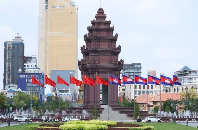 中国驻柬大使：中国是柬泰边界争端后第一个向柬埔寨提供援助的国家 也是援助最多的国家
