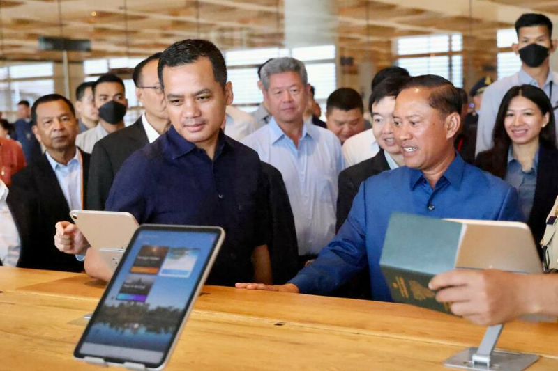 柬埔寨德崇国际机场即将启用 副首相韶索卡视察相关准备工作