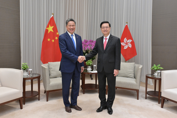 香港特首李家超会见柬埔寨副首相孙占托 就加强双边经贸关系交流意见