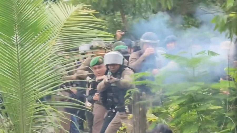 柬泰边境再发冲突：泰警察向柬民众发射催泪弹致24人受伤 柬埔寨强烈谴责泰方暴力行为