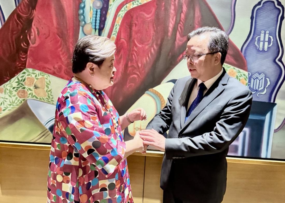 中国驻菲律宾大使黄溪连辞行拜会菲外长拉扎罗